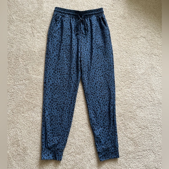 Jogger pant in a blue leopard print - Picture 1 of 4